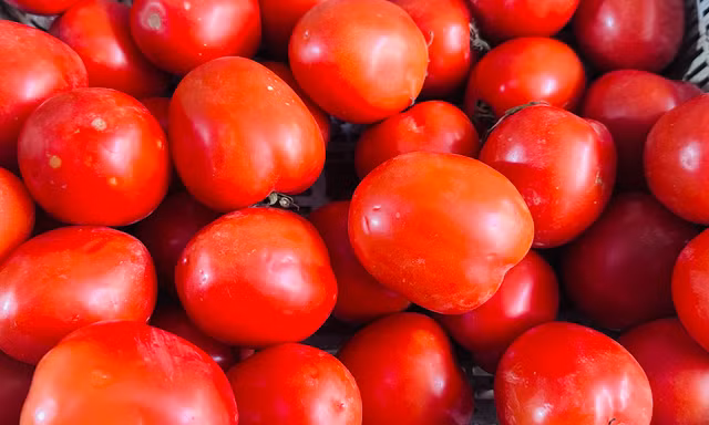 Cà chua tăng giá kỷ lục tại chợ Hà Nội: 85.000 đồng/kg vẫn bán sạch, bà nội trợ 'choáng váng'