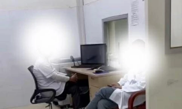 Lào Cai: Nhân viên y tế bị điều chuyển làm hành chính vì ngồi chuyện phiếm trong giờ làm việc