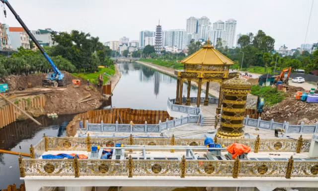 Đập dâng đầu tiên trên sông Tô Lịch trước ngày về đích