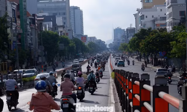 Tính phương án xén dải phân cách tại 2 tuyến đường ở Hà Nội