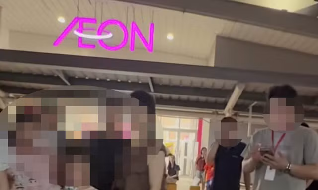 Công an vào cuộc vụ người phụ nữ cùng con nhỏ bị 2 thanh niên chặn kiểm tra tài sản ở Aeon Mall Long Biên