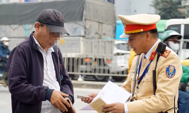 Những lỗi vi phạm giao thông phổ biến có thể bị phạt tại chỗ tới 7,5 triệu đồng theo đề xuất mới