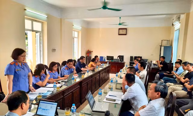 Lần đầu tiên Viện kiểm sát vào cuộc bảo vệ nhóm yếu thế trong vụ dân khổ vì đường quanh năm bụi trắng 