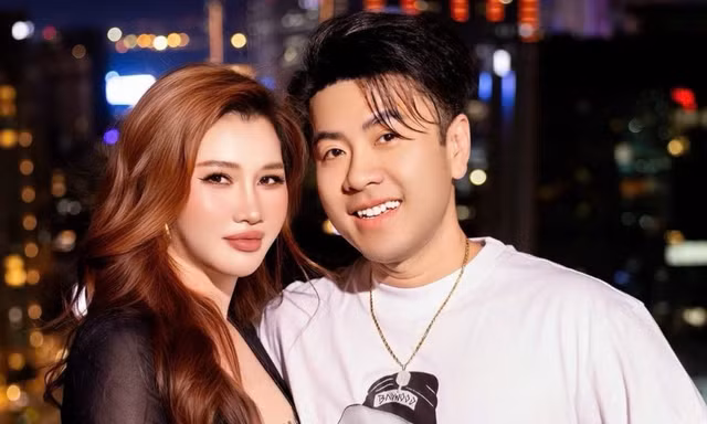 Ca sĩ Akira Phan cưới