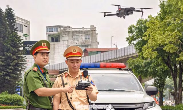 Hà Nội: CSGT dùng flycam kết hợp camera AI xử lý xe dừng đỗ sai quy định