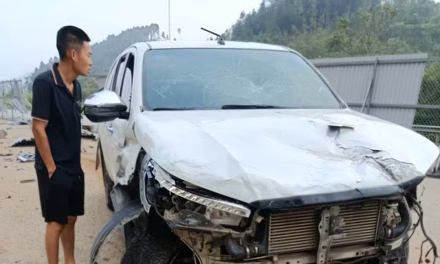 Thiếu tá công an tử vong khi va chạm rào chắn trên cao tốc Nội Bài - Lào Cai