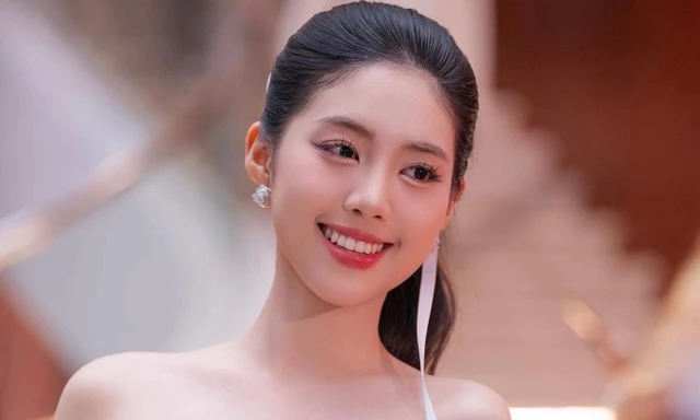 Á hậu Châu Anh: 'Tôi dám bước ra khỏi vùng an toàn'