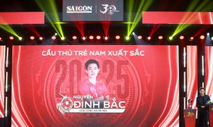 Quả bóng vàng Việt Nam 2025: Đình Bắc được vinh danh, Tuyết Dung nhận giải cống hiến