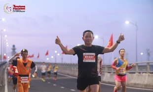 Anh Huỳnh Hiếu trên đường chạy Tiền Phong Marathon lần thứ 65 - năm 2024 tại Phú Yên