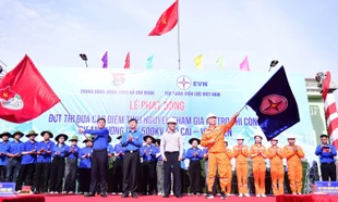 Lễ phát động thi đua cao điểm tình nguyện hỗ trợ thi công dự án đường dây 500kV Lào Cai - Vĩnh Yên tại Lào Cai. Ảnh: Xuân Tùng