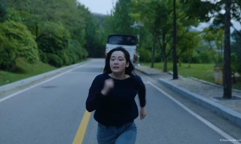 Kim Min Ha bắt đầu lại trong một thế giới xa lạ