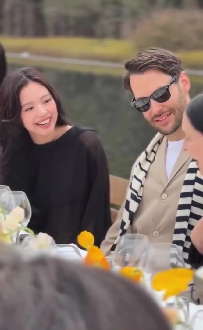 Jennie BLACKPINK hóa ái nữ tài phiệt ở show Jacquemus, "era Hè 2026" quá cháy | Báo điện tử Tiền Phong