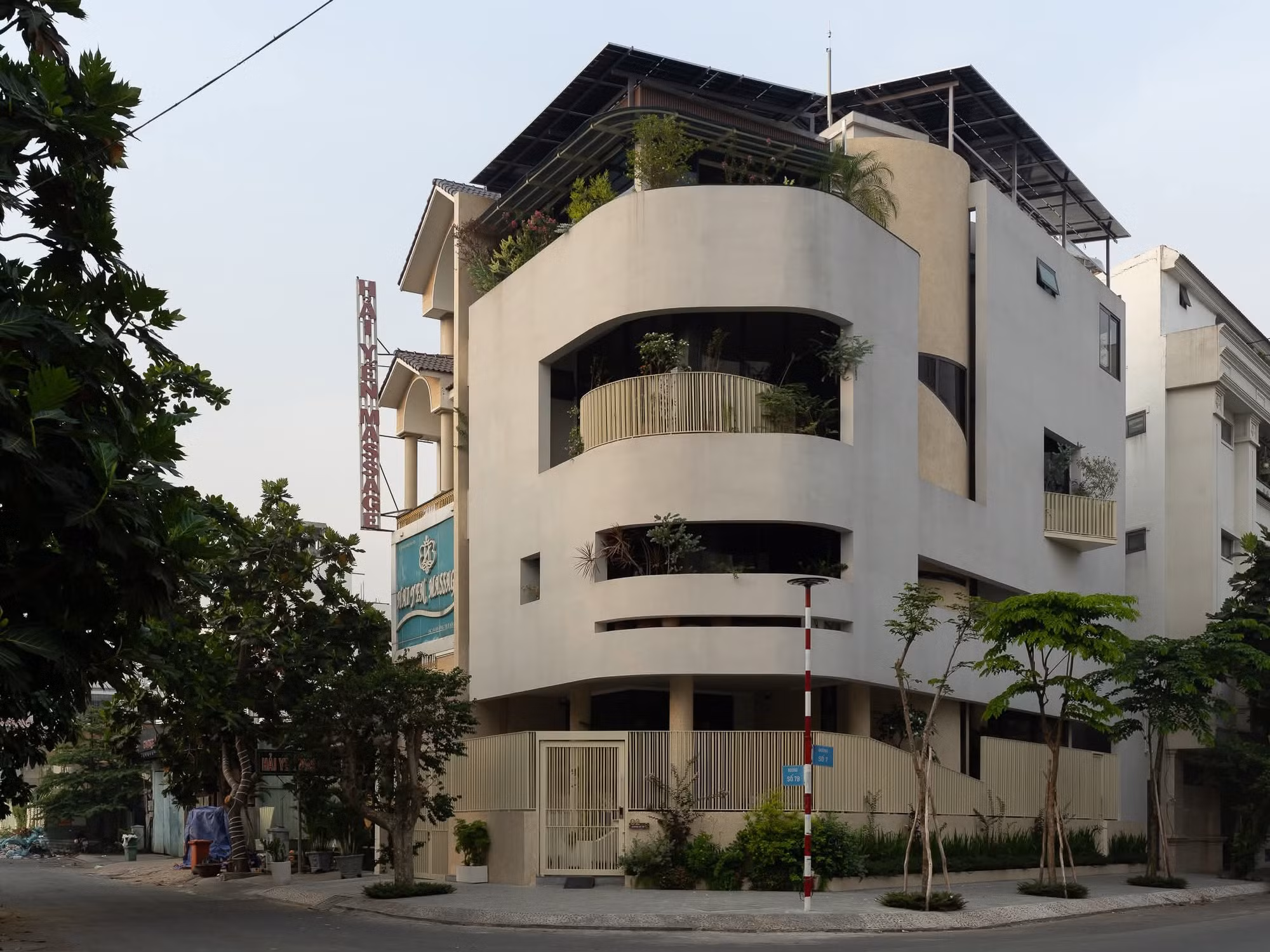 Ngôi nhà ấn tượng trong thế đất hình tam giác