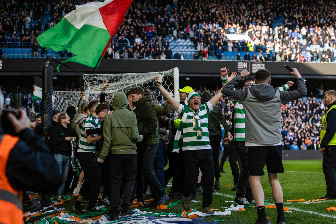 Ẩu đả chưa từng có ở trận derby căng thẳng nhất thế giới 10 rangers-v-celtic-scottish-gas-scottish-cup-10.jpg