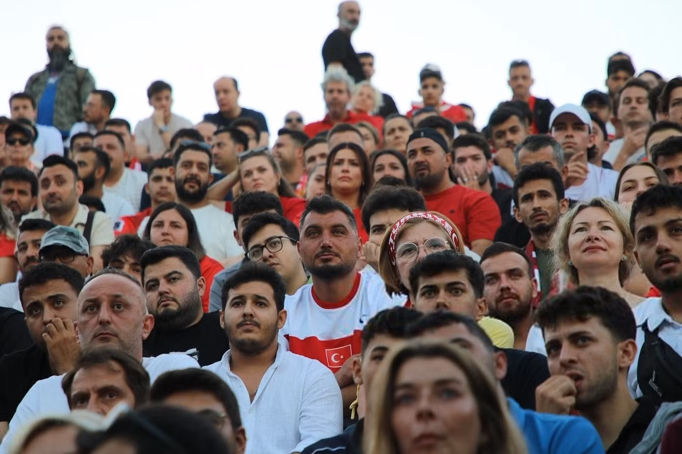 fans-gather-to-watch-turkiye-paraguay-world-cup-match-in-ant.jpg