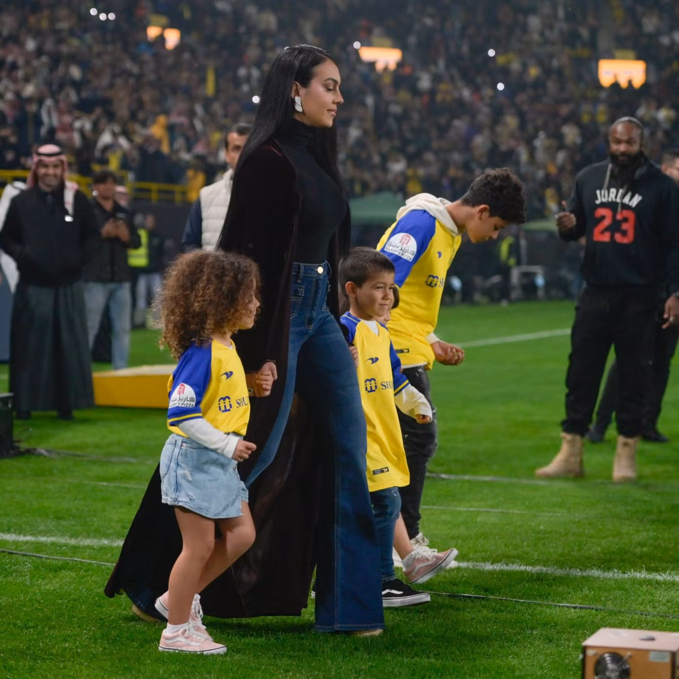 cristiano-ronaldo-is-officially-unveiled-as-al-nassr-player-1-8064.jpg