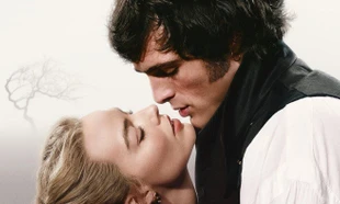 Chuyện tình đen tối trong 'Đồi gió hú' 2026 gây chia rẽ giới phê bình