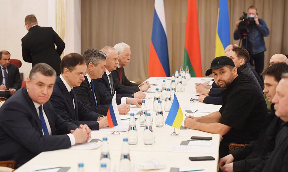 Nga - Ukraine: Hòa bình trong tầm tay?