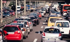 Châu Âu xem xét điều chỉnh lệnh cấm ô tô động cơ đốt trong