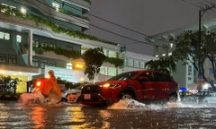 Những lưu ý để lái xe an toàn dưới trời mưa bão