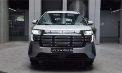 Loạt xe 7 chỗ 'đua' giảm giá trước mùa du lịch
