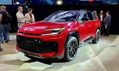 SUV ăn khách nhất của Toyota bán kênh giá hàng nghìn USD