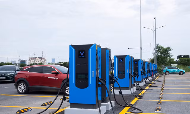 Vì sao ì ạch làm hạ tầng sạc xe điện trên cao tốc Bắc - Nam?