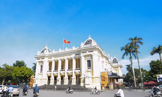 Du lịch Hà Nội thế nào khi xe máy chạy xăng bị cấm từ vành đai 1?