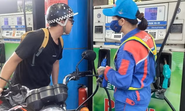 Xăng E10 có thể thay thế xăng khoáng ngay tháng 4, hàng chục triệu xe máy và ô tô chú ý gì? 