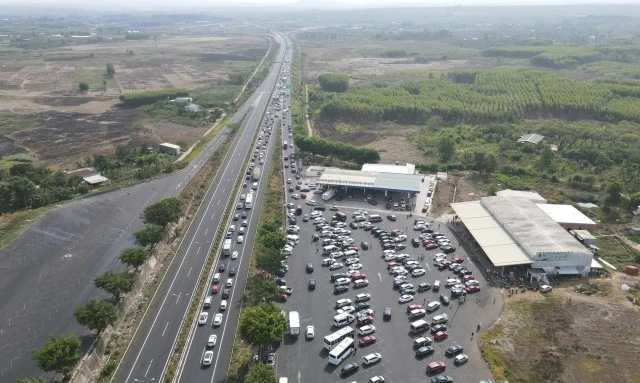 Tài xế 'ngóng' trạm dừng nghỉ trên cao tốc