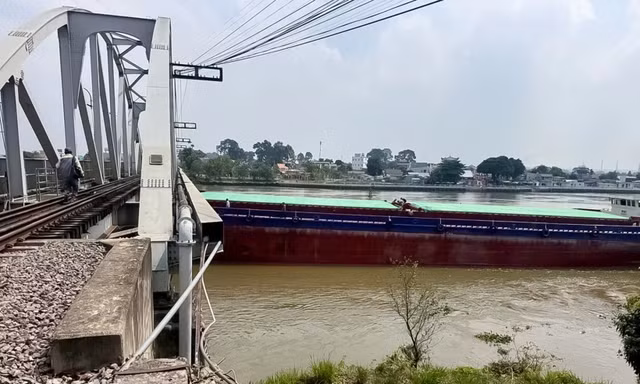 Sà lan tông cầu Ghềnh: Bộ Xây dựng chỉ đạo kiểm tra khẩn