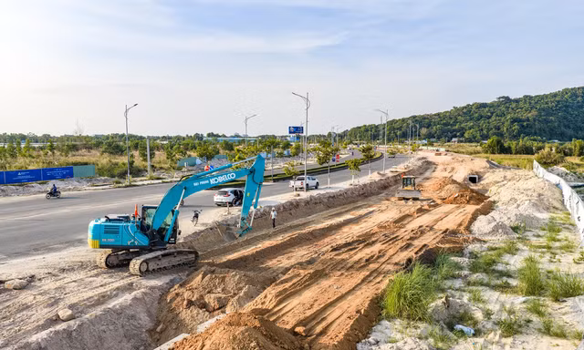 Dự án giao thông nguy cơ 'vỡ' tiến độ vì khan hiếm xăng dầu, vật liệu tăng giá