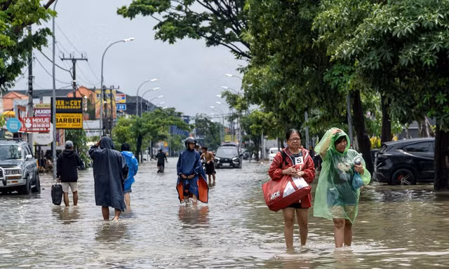 Thiên đường du lịch Bali tan hoang vì lũ lụt