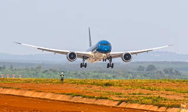 'Siêu máy bay' Boeing 787 lần đầu tiên hạ - cất cánh ở Long Thành 
