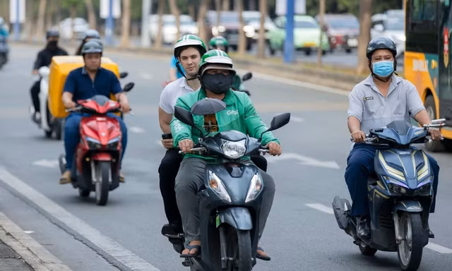 400.000 tài xế TPHCM chuyển đổi xe điện: Chuyên gia, ứng dụng nói gì?