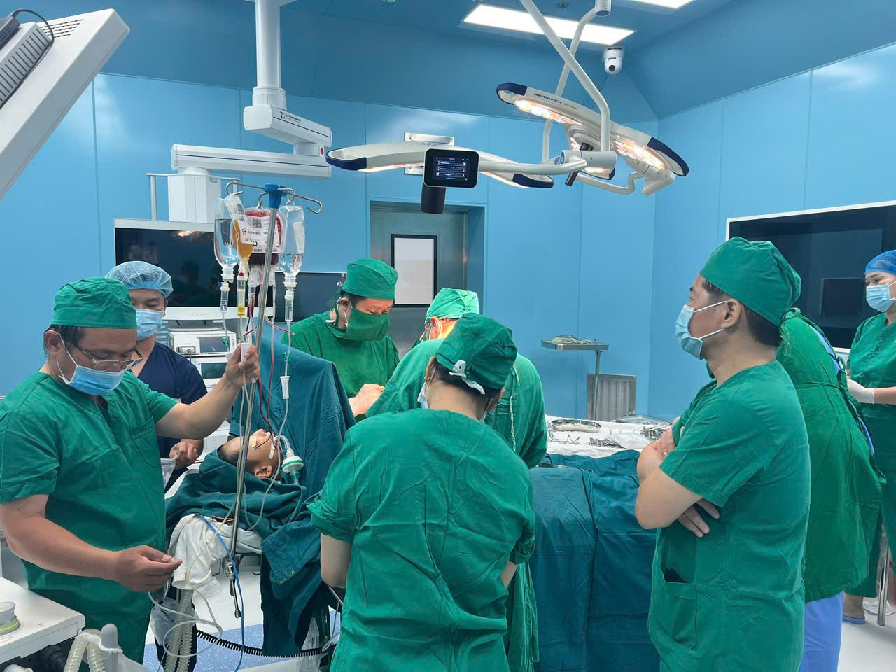Phẫu thuật khẩn tại đặc khu Côn Đảo cứu thanh niên bị đứt đôi quả thận