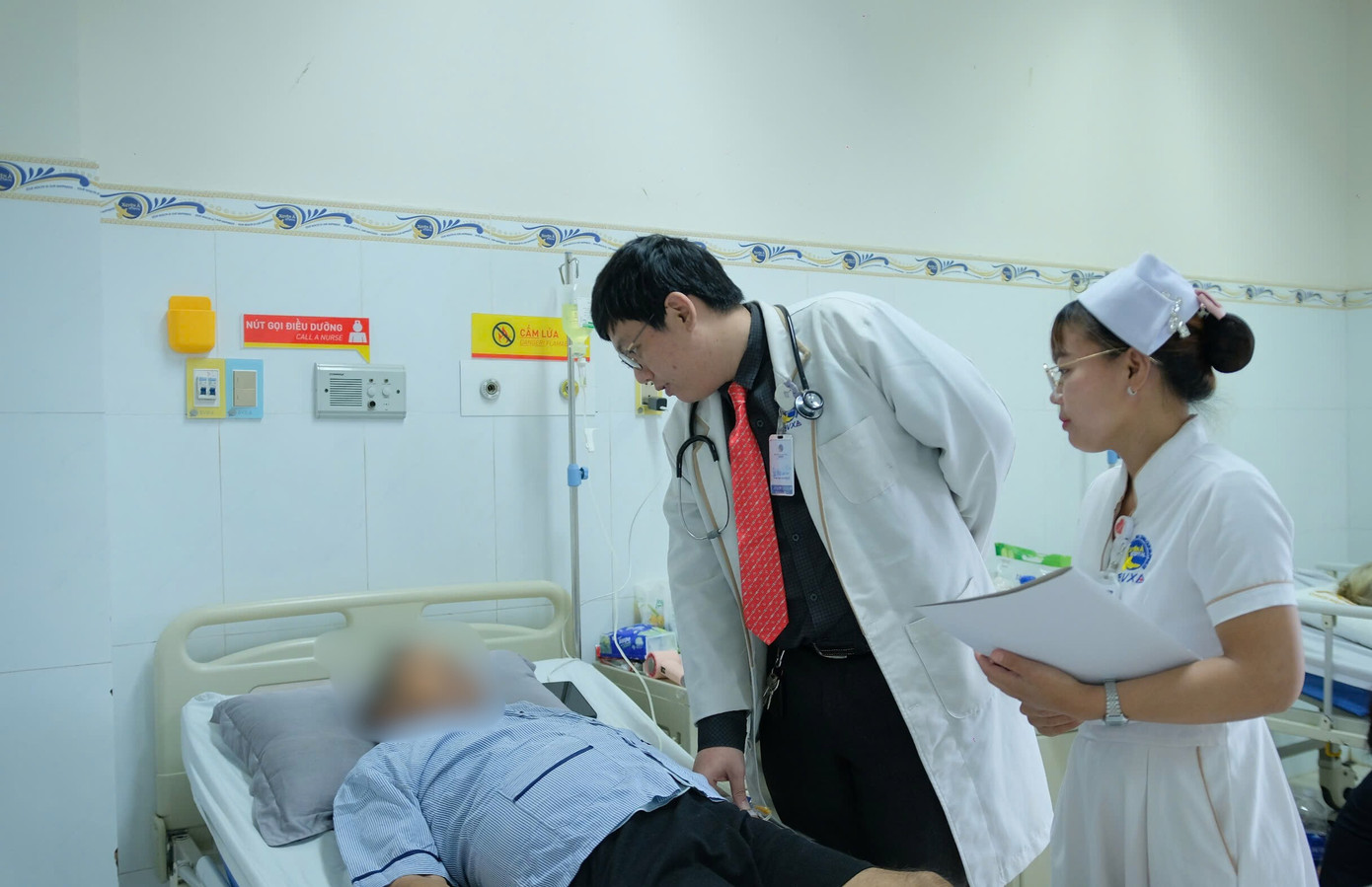 hinh-anh-bac-si-tham-kham.jpg
