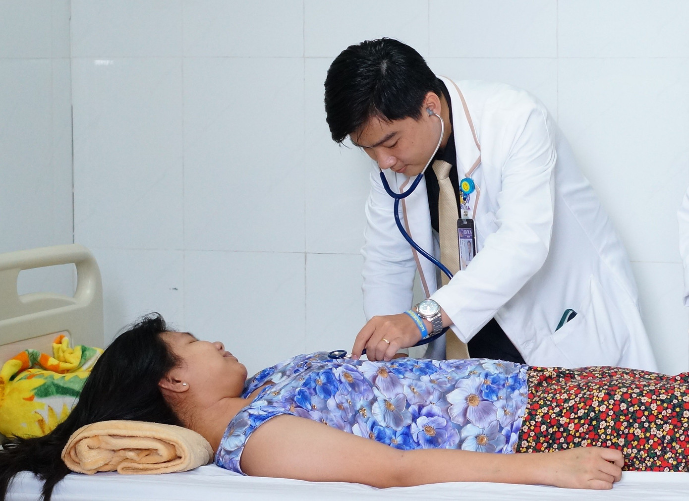 hinh-anh-bac-si-tham-kham-4.jpg