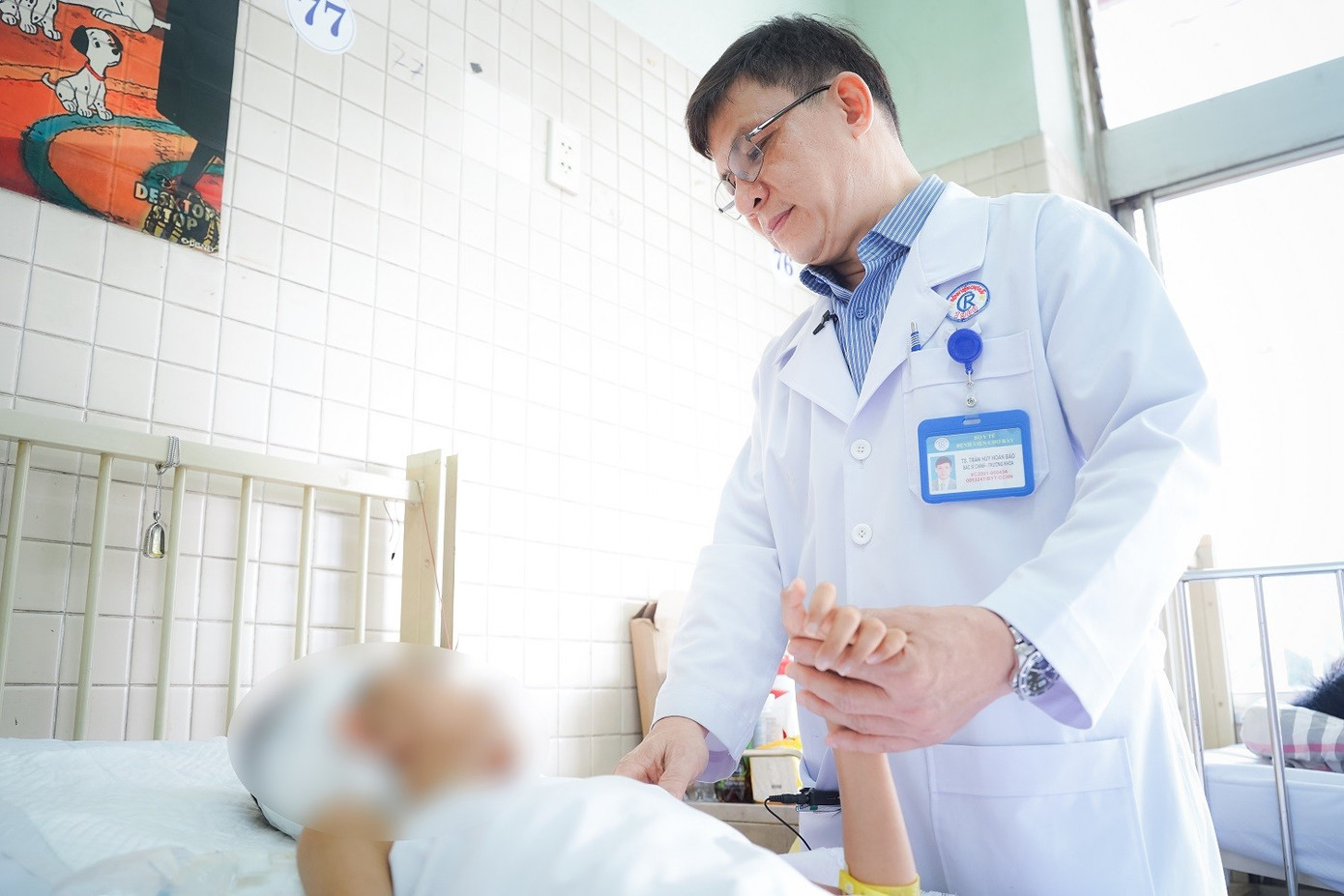 Sau 67 ngày điều trị tích cực, bệnh nhi đã qua nguy kịch, và sẽ tiếp tục được vật lý trị liệu phục hồi chức năng cho-ray-3.jpg