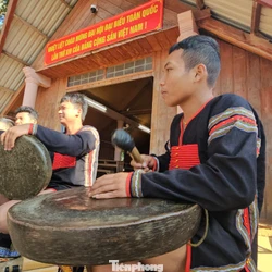 Buôn làng Tây Nguyên rộn ràng chào mừng Đại hội XIV của Đảng