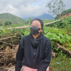 Nhà đổ sập vì sạt lở, người phụ nữ ở Đắk Lắk òa khóc bất lực