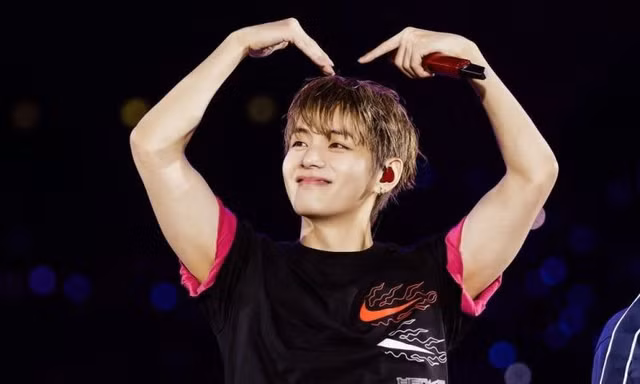 V (BTS) bị mất thính lực