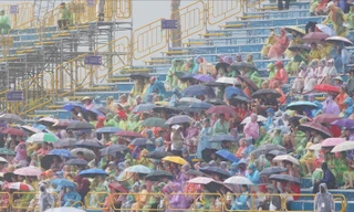 15.000 người đội mưa đổ về Đông Anh