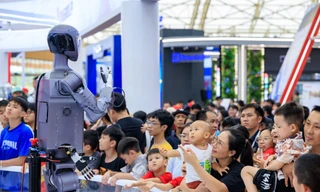 Lượng khách kỷ lục đổ về triển lãm 80 năm thành tựu đất nước