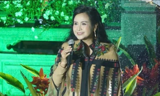 Khán giả đội mưa nghe Thanh Lam hát