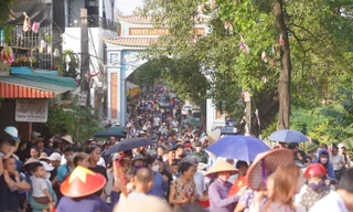 Biển người đổ về Phú Nghĩa