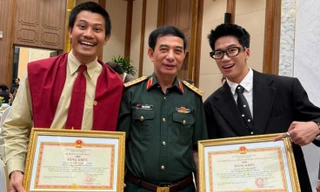 Diễn viên 'Mưa đỏ' nhận bằng khen của Bộ Quốc phòng