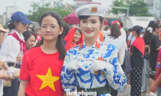 Nhan sắc gây sốt của nữ chiến sĩ A80