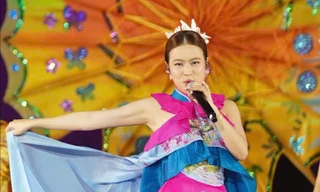 Hoàng Thùy Linh trình diễn ‘See tình’ khiến Hoàng thành Thăng Long bùng nổ