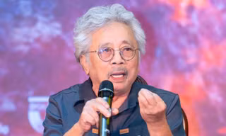 Tiểu thuyết 'Mưa đỏ' cháy hàng, in không kịp bán